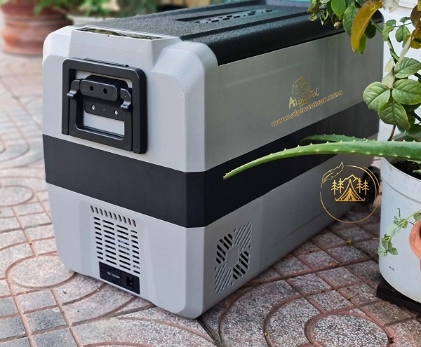 Mở hợp tủ lạnh mini Alpicool T50